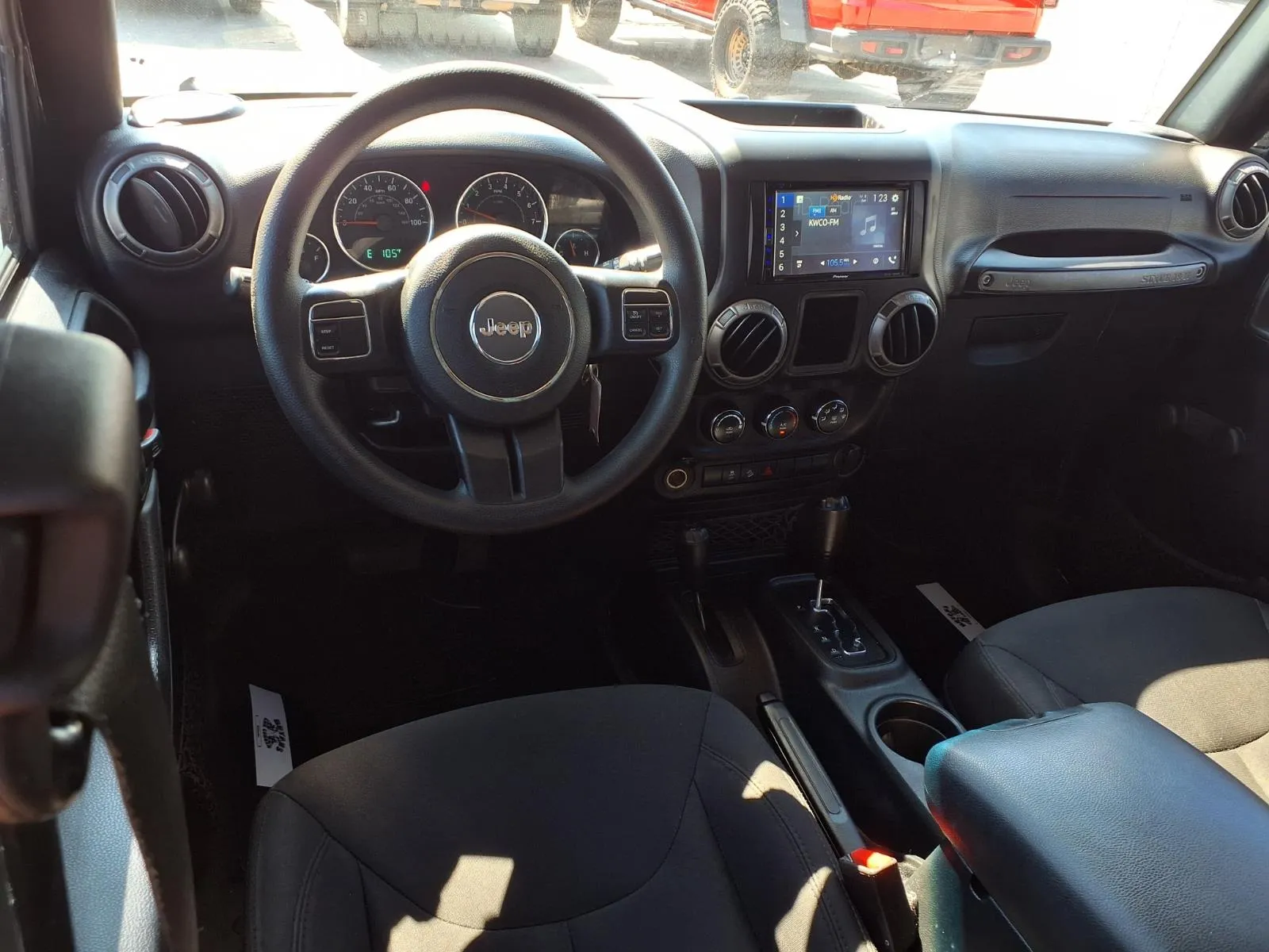 Jeep Wrangler photo 14