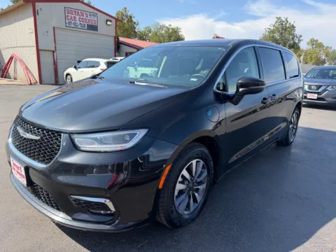 Photos of 2023 CHRYSLER PACIFICA HYBRID TOURING L for sale in Chickasha, OK at Bryan's Car Corner Chickasha