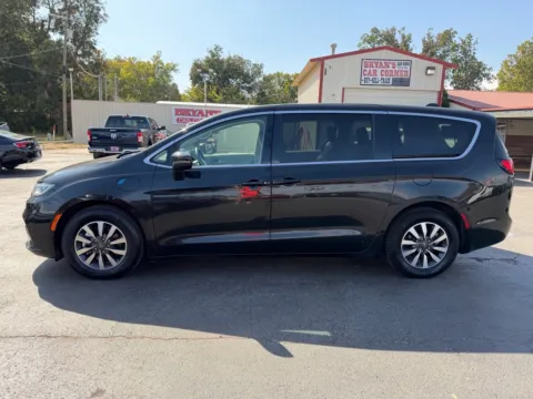 Another view of 2023 CHRYSLER PACIFICA HYBRID TOURING L for sale in Chickasha, OK at Bryan's Car Corner Chickasha