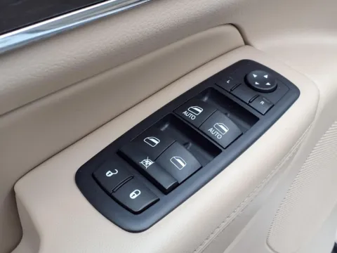 More photos of 2016 JEEP GRAND CHEROKEE LIMITED at Bryan's Car Corner Chickasha, OK