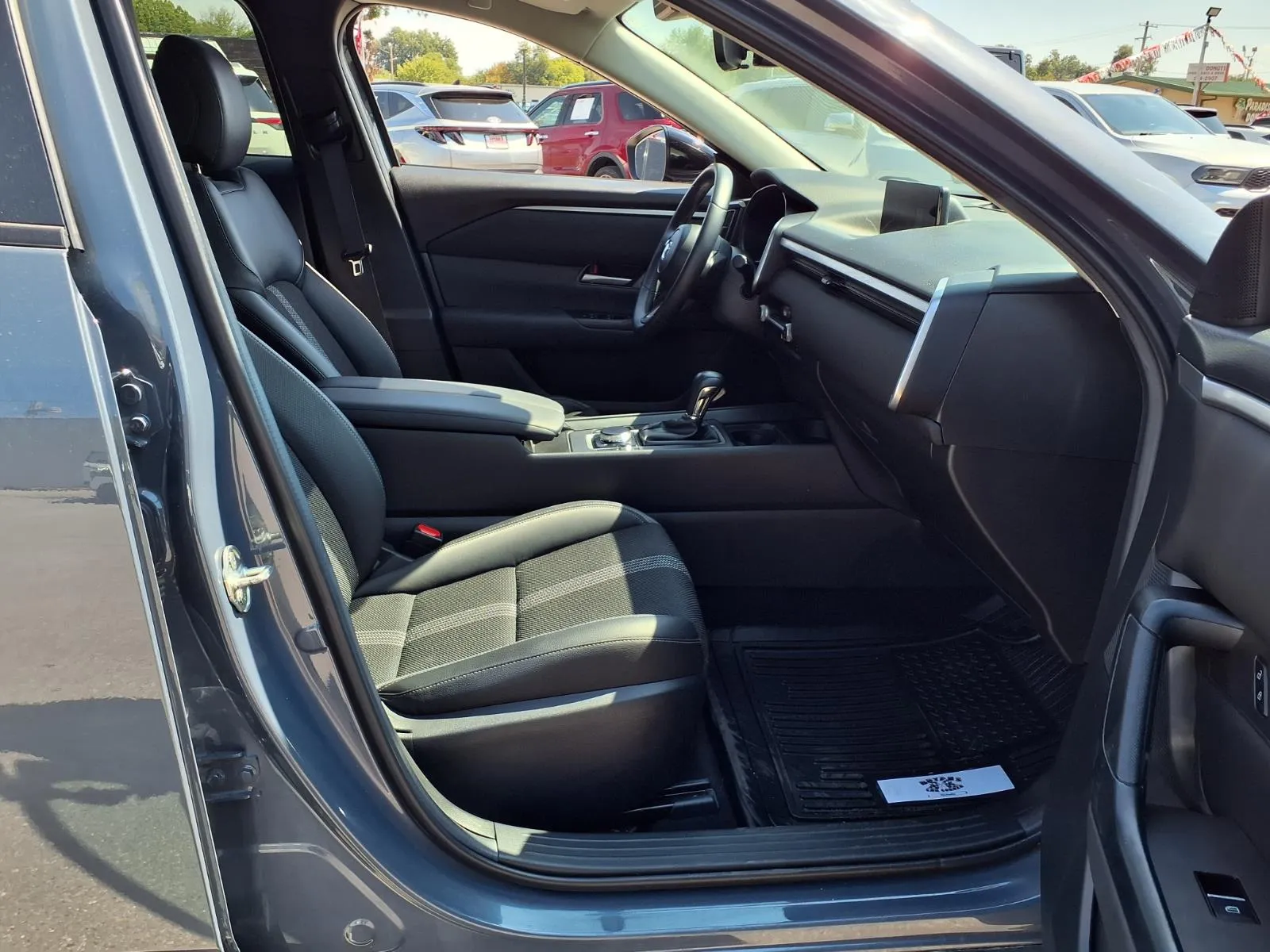 Mazda CX-50 photo 14
