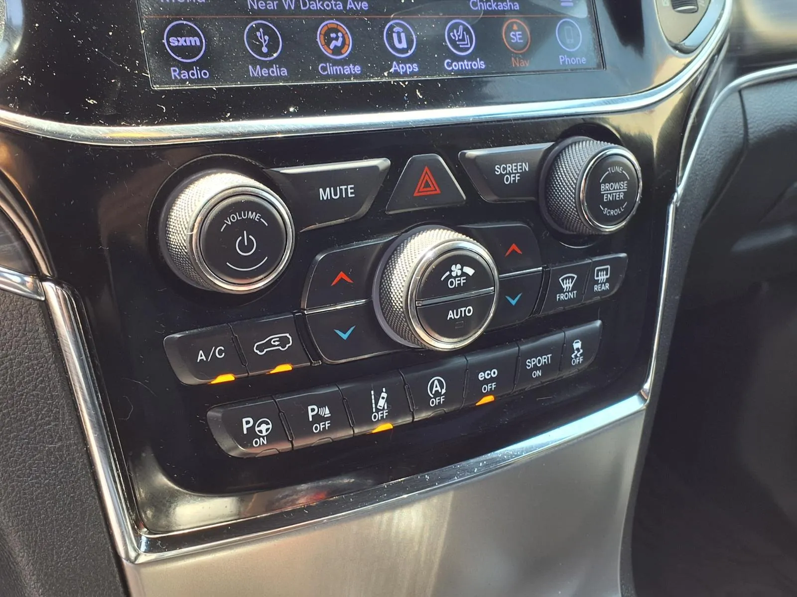 Jeep Grand Cherokee photo 10