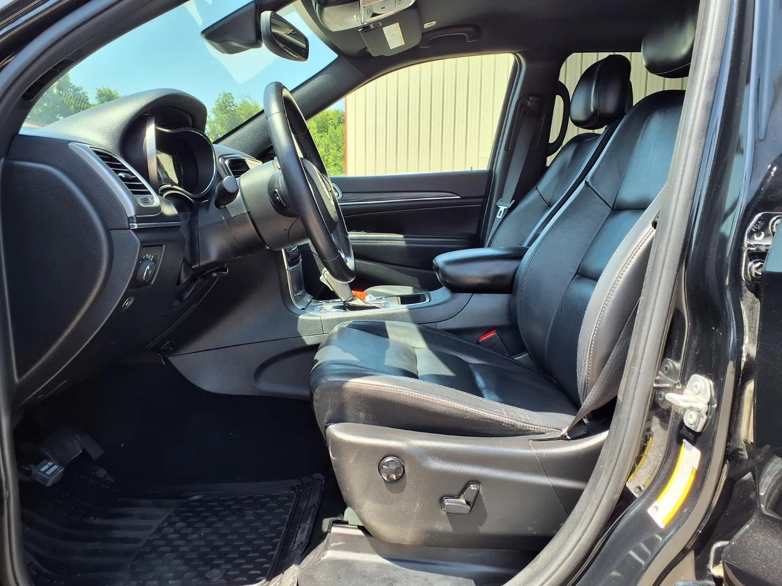 Jeep Grand Cherokee photo 13