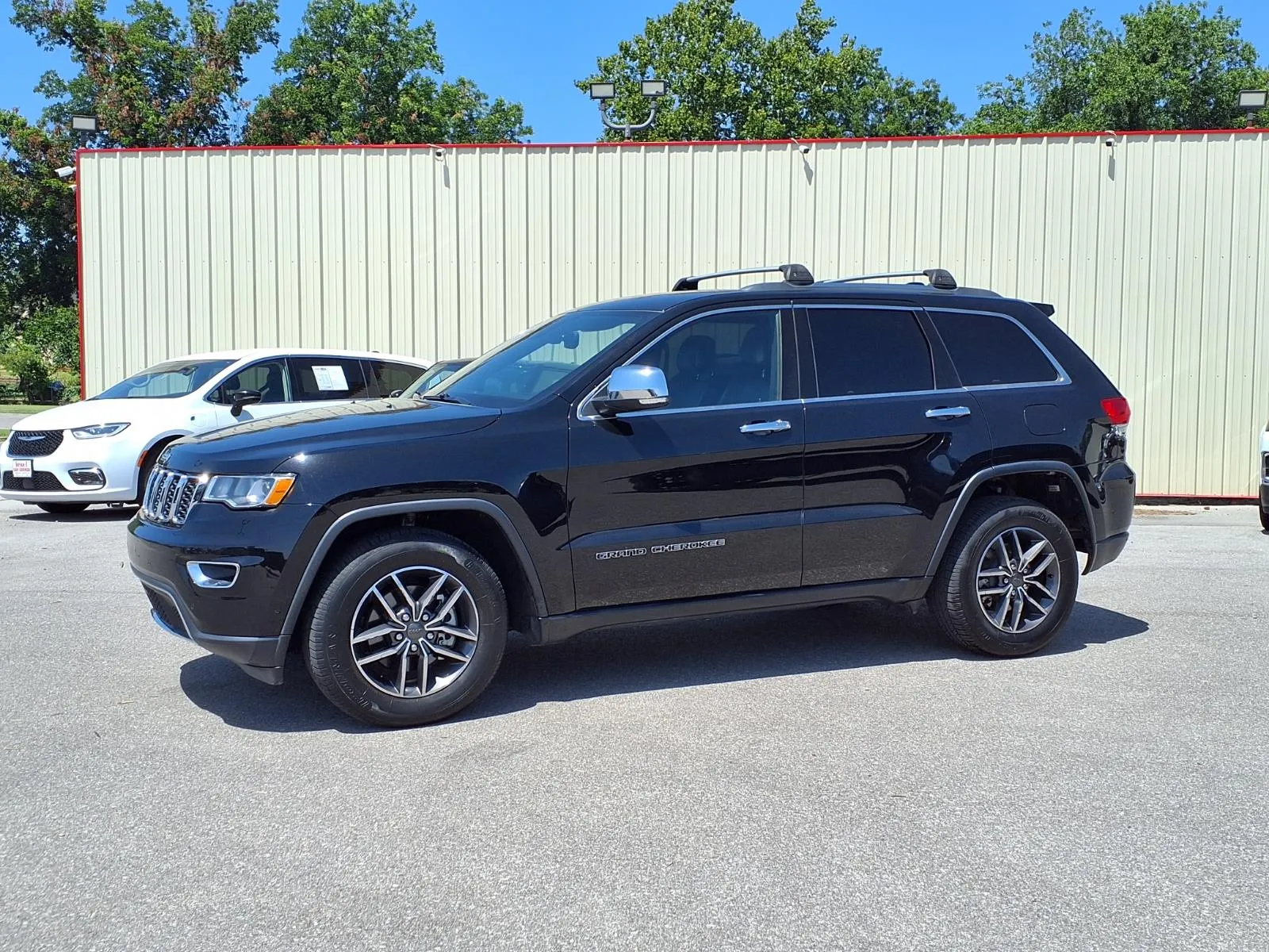 Jeep Grand Cherokee photo 16