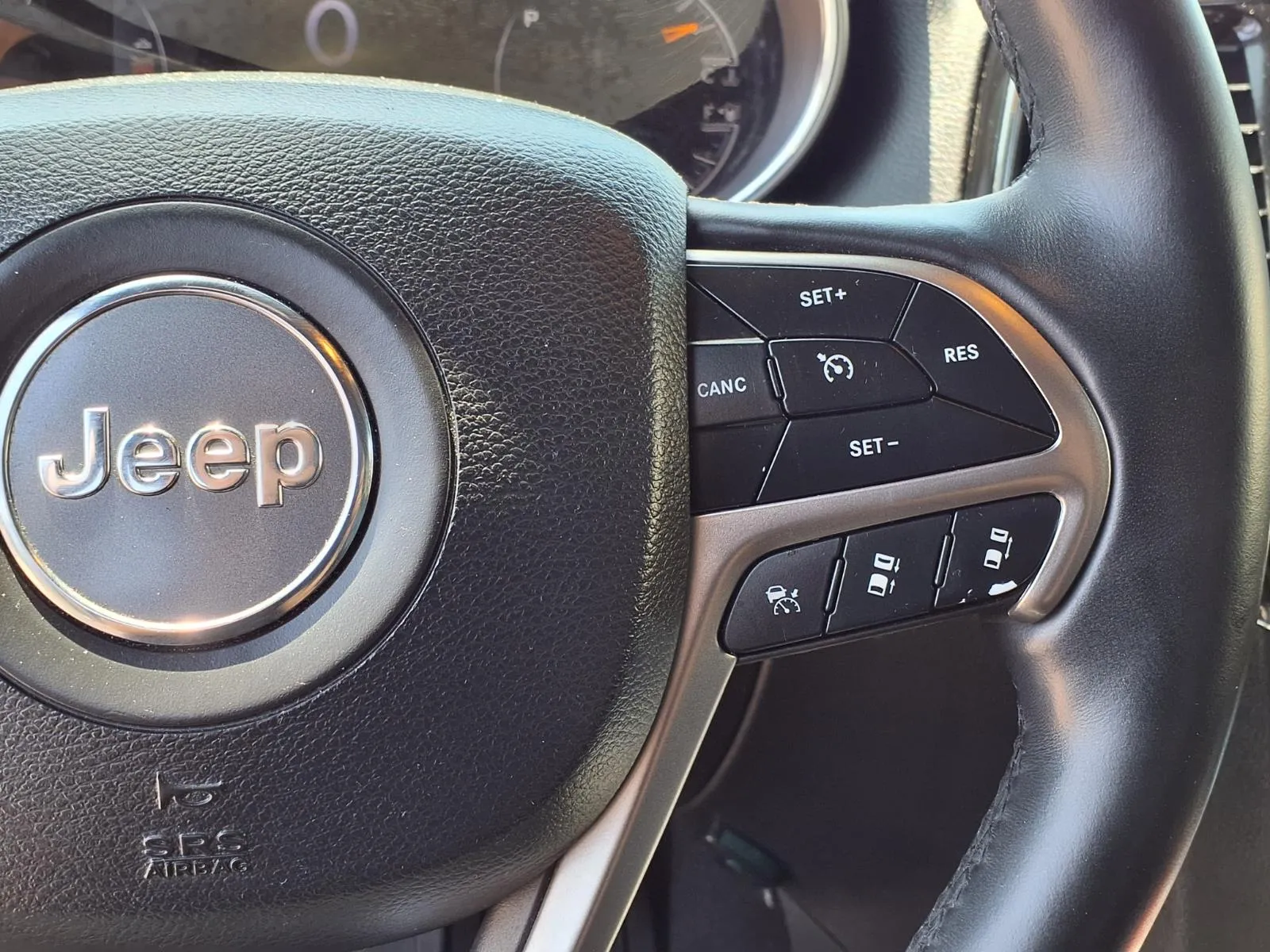 Jeep Grand Cherokee photo 7