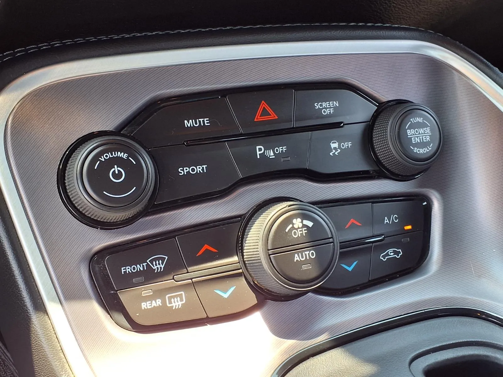 Dodge Challenger photo 8