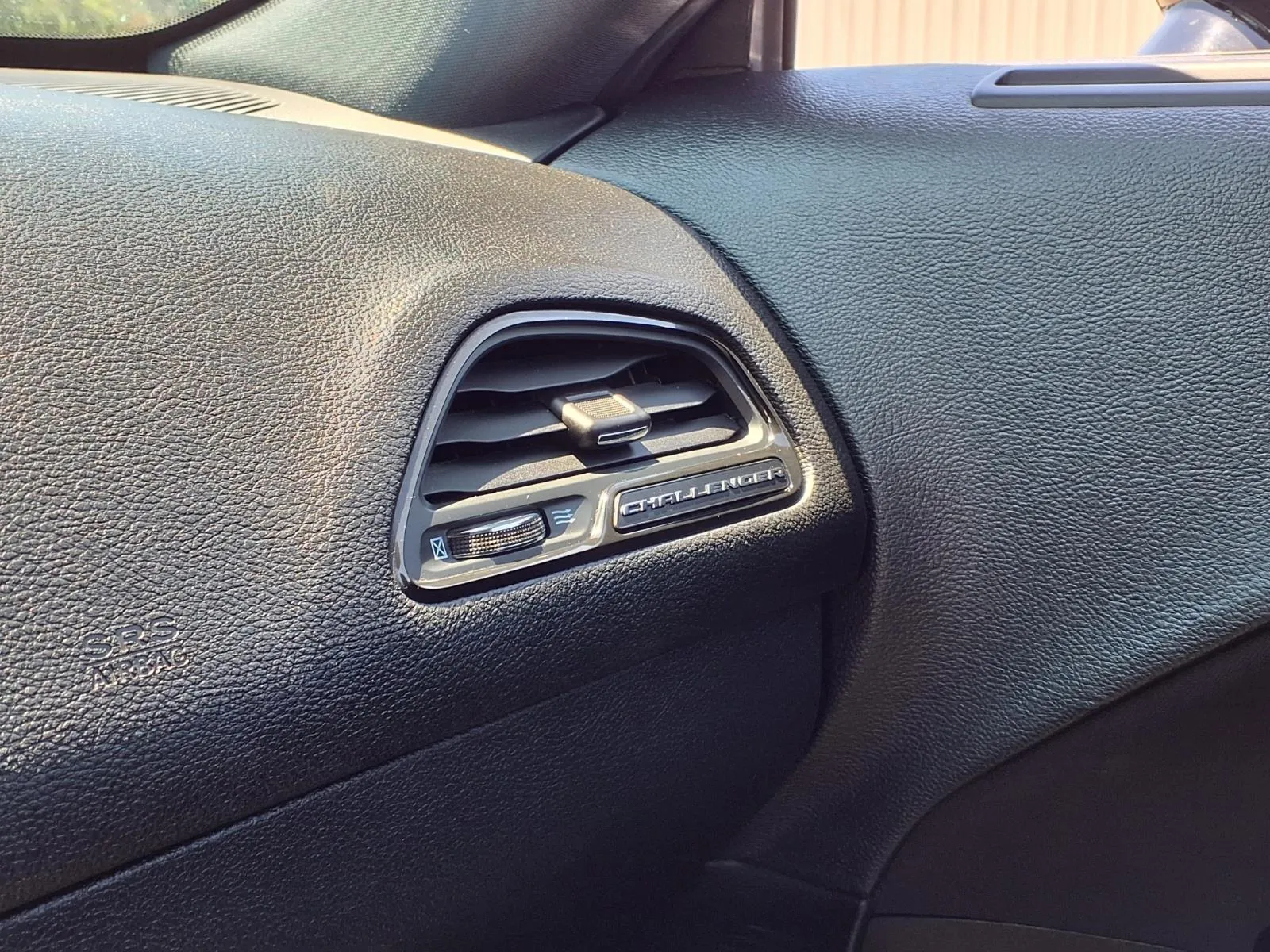 Dodge Challenger photo 9