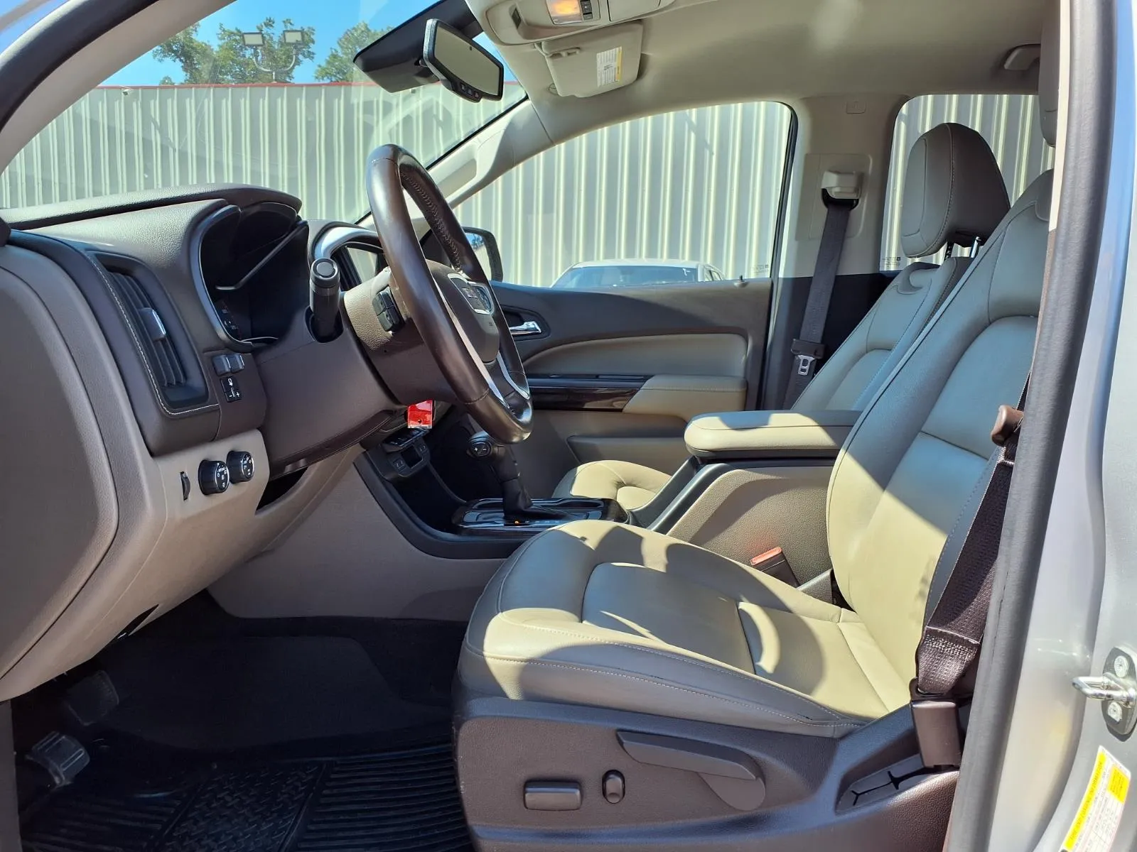 GMC Canyon photo 12