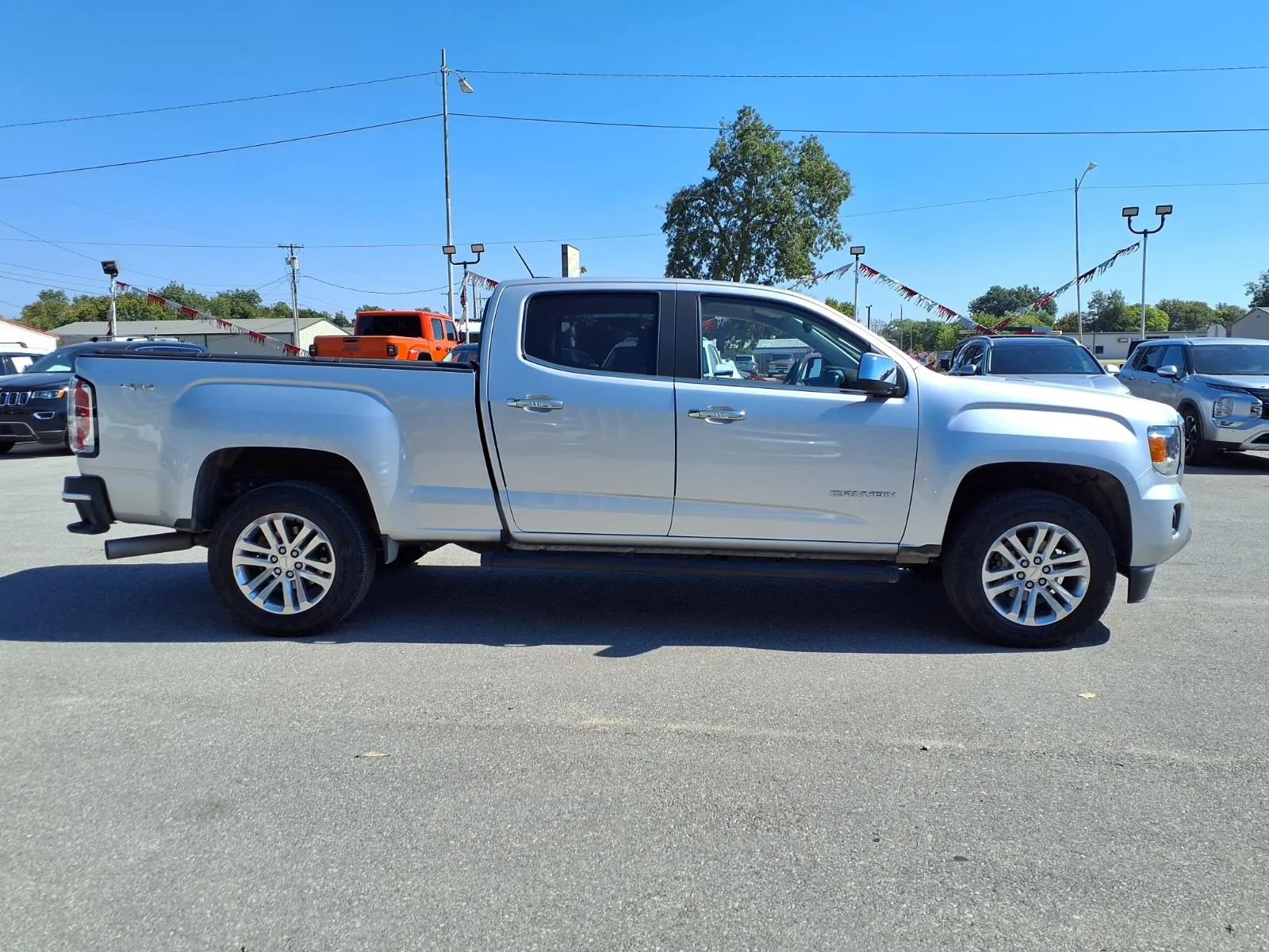 GMC Canyon photo 2