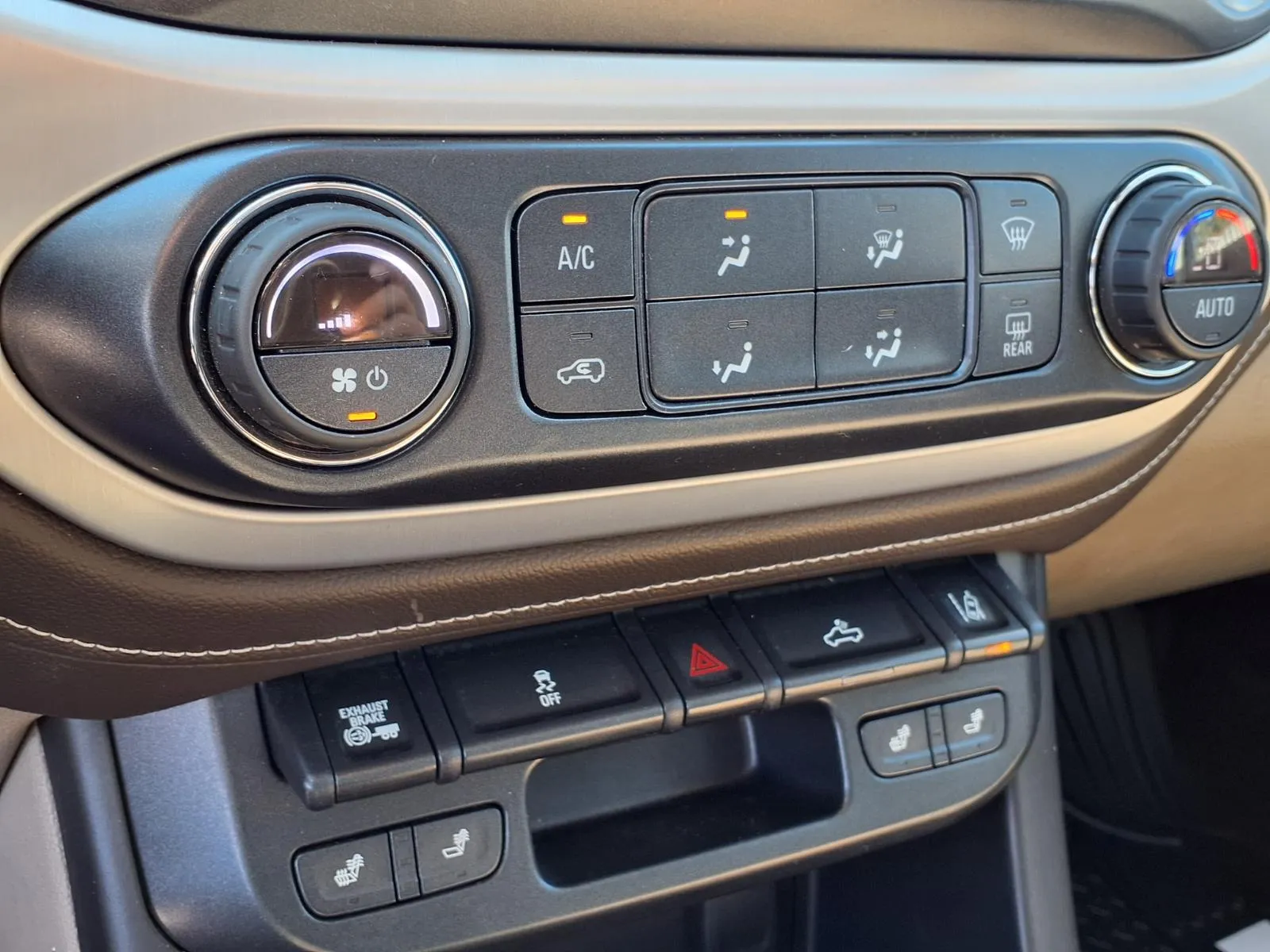 GMC Canyon photo 9