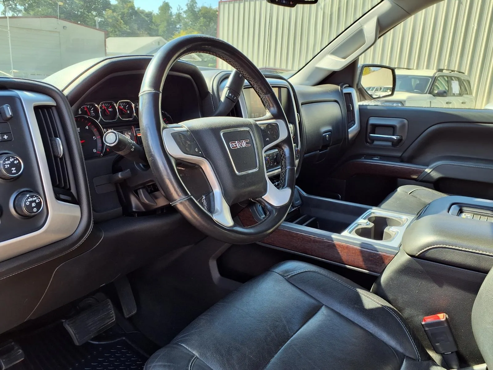GMC Sierra photo 11