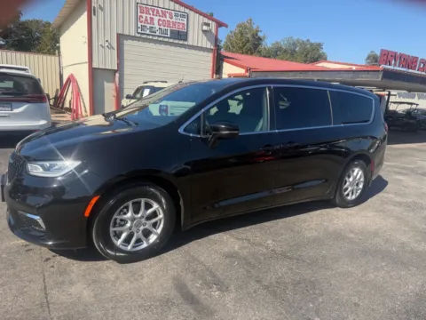Black 2025 CHRYSLER PACIFICA SELECT for sale in Chickasha, OK
