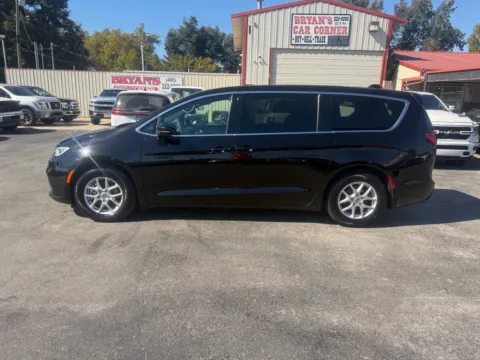Photos of 2025 CHRYSLER PACIFICA SELECT for sale in Chickasha, OK at Bryan's Car Corner Chickasha