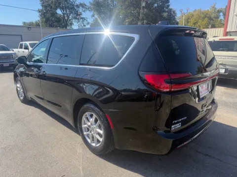 Another view of 2025 CHRYSLER PACIFICA SELECT for sale in Chickasha, OK at Bryan's Car Corner Chickasha