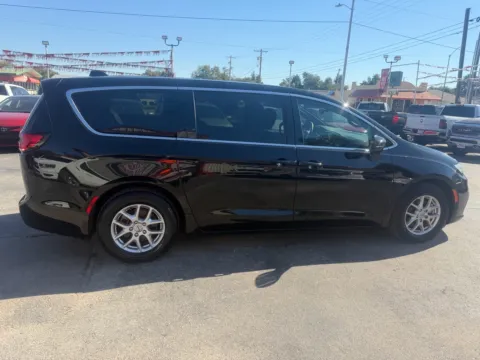 More photos of 2025 CHRYSLER PACIFICA SELECT at Bryan's Car Corner Chickasha, OK