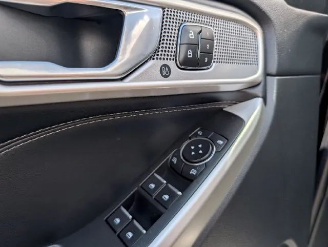 2022 Ford Explorer Limited - Photo 15