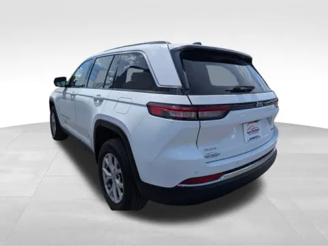 More photos of 2022 Jeep Grand Cherokee Limited at Auto Outlets of Farmington, NY