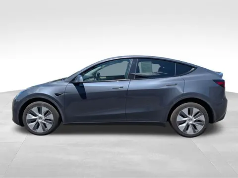 More photos of 2023 Tesla Model Y Long Range at Auto Outlets of Farmington, NY