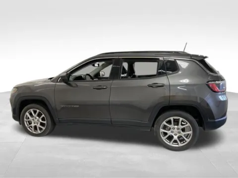 More photos of 2022 Jeep Compass Latitude Lux at Auto Outlets of Farmington, NY