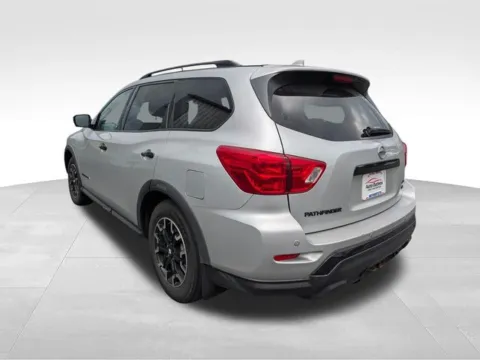 More photos of 2019 Nissan Pathfinder SL at Auto Outlets of Farmington, NY
