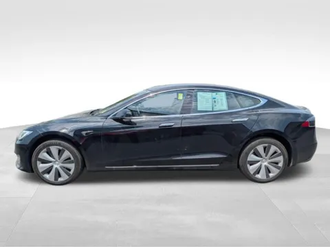 More photos of 2021 Tesla Model S Long Range at Auto Outlets of Farmington, NY
