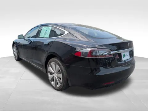 More photos of 2021 Tesla Model S Long Range at Auto Outlets of Farmington, NY