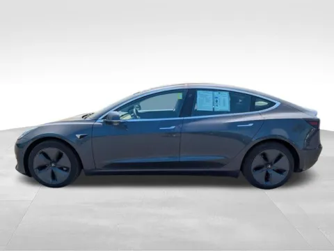 More photos of 2020 Tesla Model 3 Long Range at Auto Outlets of Farmington, NY