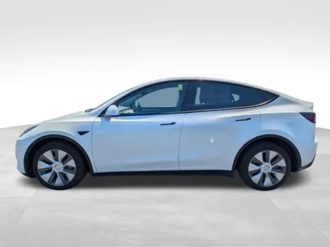 More photos of 2023 Tesla Model Y Long Range at Auto Outlets of Farmington, NY