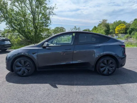 More photos of 2024 Tesla Model Y Long Range at Auto Outlets of Farmington, NY