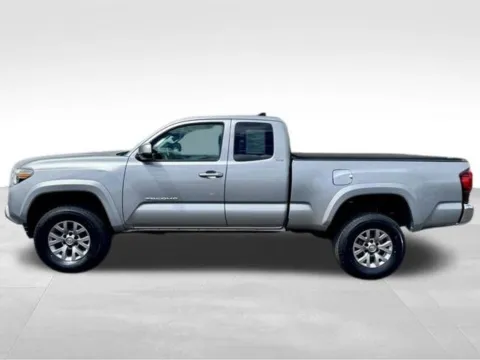 More photos of 2019 Toyota Tacoma SR5 at Auto Outlets of Farmington, NY