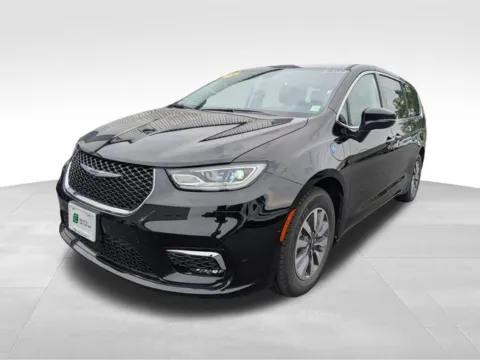 Another view of 2024 Chrysler Pacifica Hybrid Select for sale in Farmington, NY at Auto Outlets of Farmington