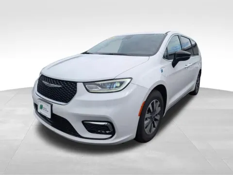 Another view of 2024 Chrysler Pacifica Hybrid Select for sale in Farmington, NY at Auto Outlets of Farmington