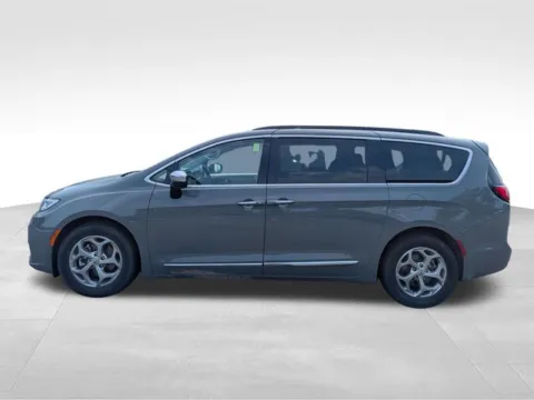More photos of 2023 Chrysler Pacifica Limited at Auto Outlets of Farmington, NY