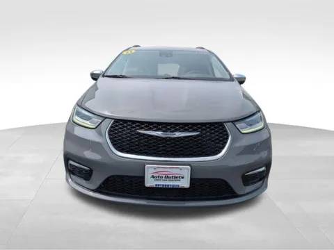 Photos of 2023 Chrysler Pacifica Limited for sale in Farmington, NY at Auto Outlets of Farmington