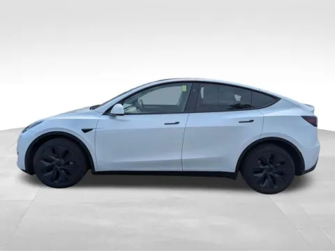 More photos of 2024 Tesla Model Y Long Range at Auto Outlets of Farmington, NY