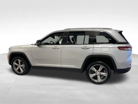 Another view of 2022 Jeep Grand Cherokee Limited for sale in Farmington, NY at Auto Outlets of Farmington