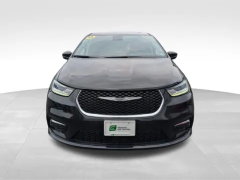 Photos of 2024 Chrysler Pacifica Hybrid Select for sale in Farmington, NY at Auto Outlets of Farmington
