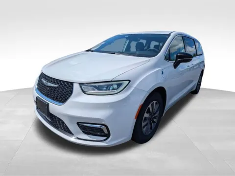Another view of 2024 Chrysler Pacifica Hybrid Select for sale in Farmington, NY at Auto Outlets of Farmington
