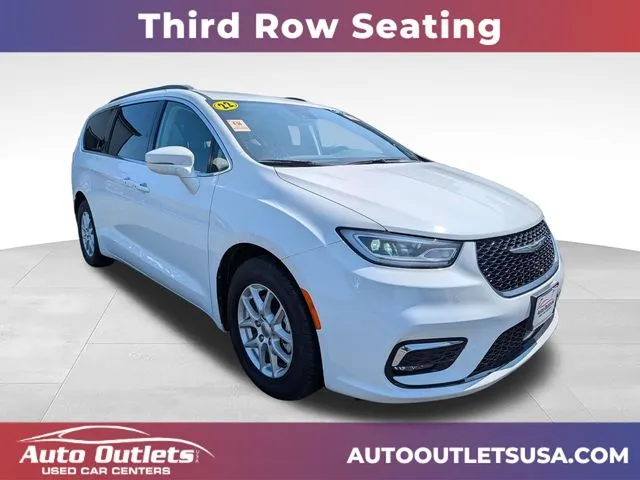 White 2022 Chrysler Pacifica Touring L for sale in Farmington, NY