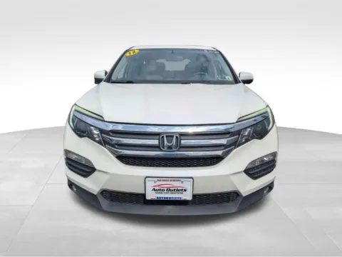Photos of 2018 Honda Pilot EX-L for sale in Farmington, NY at Auto Outlets of Farmington