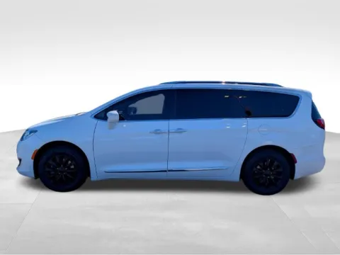 More photos of 2019 Chrysler Pacifica Touring L at Auto Outlets of Farmington, NY