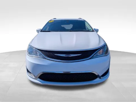 Photos of 2019 Chrysler Pacifica Touring L for sale in Farmington, NY at Auto Outlets of Farmington