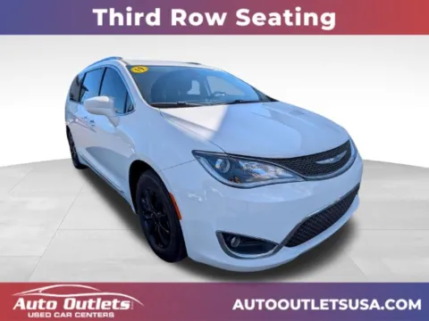 White 2019 Chrysler Pacifica Touring L for sale in Farmington, NY