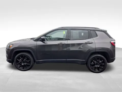 More photos of 2023 Jeep Compass Latitude at Auto Outlets of Farmington, NY