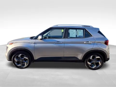 More photos of 2023 Hyundai Venue SEL at Auto Outlets of Farmington, NY
