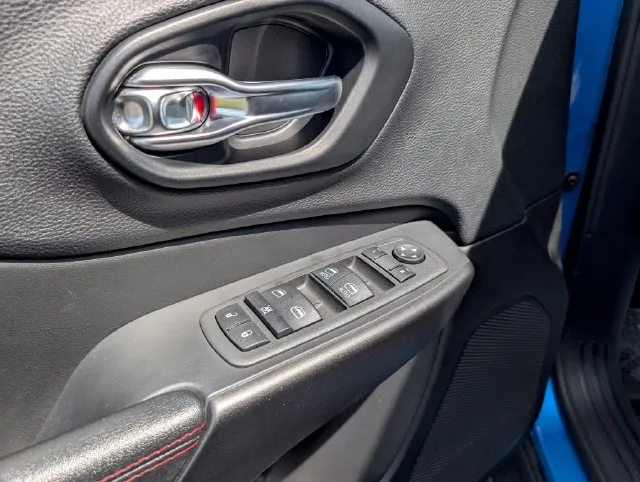 2021 Jeep Cherokee Trailhawk - Photo 15