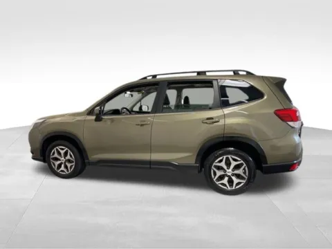 More photos of 2023 Subaru Forester Premium at Auto Outlets of Webster, NY