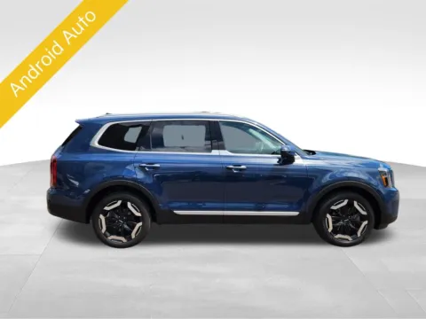 More photos of 2023 Kia Telluride S at Emich Kia, CO