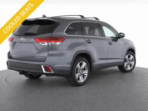 More photos of 2017 Toyota Highlander Limited Platinum at Emich Kia, CO