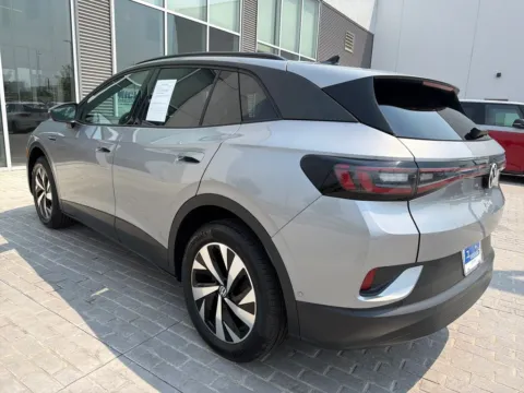 More photos of 2023 Volkswagen ID.4 Pro at Emich Volkswagen, CO